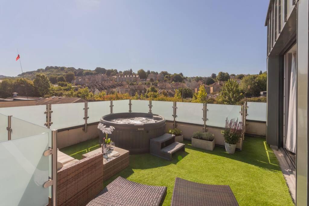 Stylish Penthouse Apartment With Hot Tub באת' מראה חיצוני תמונה