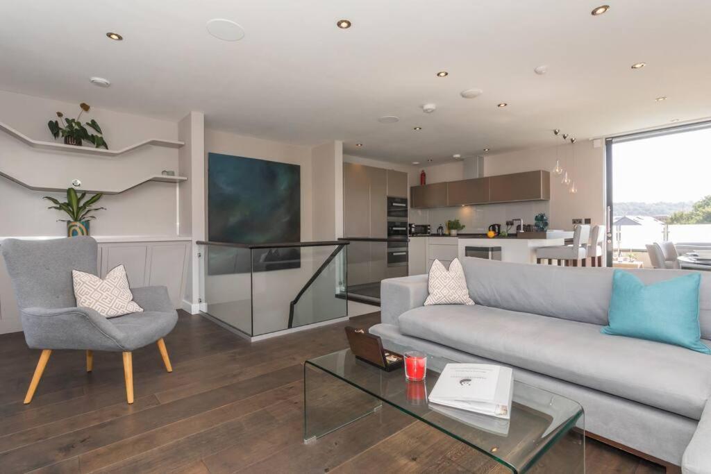 Stylish Penthouse Apartment With Hot Tub באת' מראה חיצוני תמונה