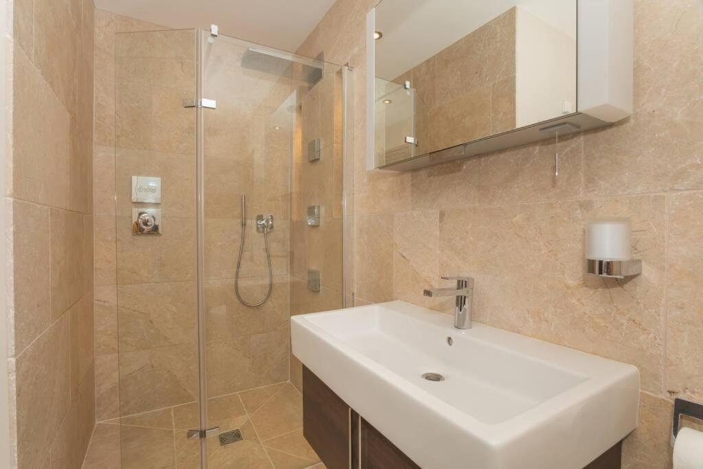 Stylish Penthouse Apartment With Hot Tub באת' מראה חיצוני תמונה